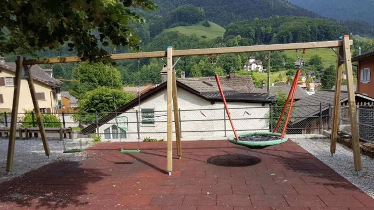 Spielplatz Mitlödi, beim Kindergarten