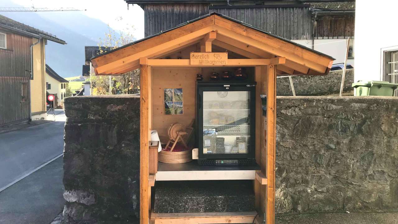 Alpkäse-Hüsli in Mitlödi, Alp Altenoren-Wangen und Baumgarten