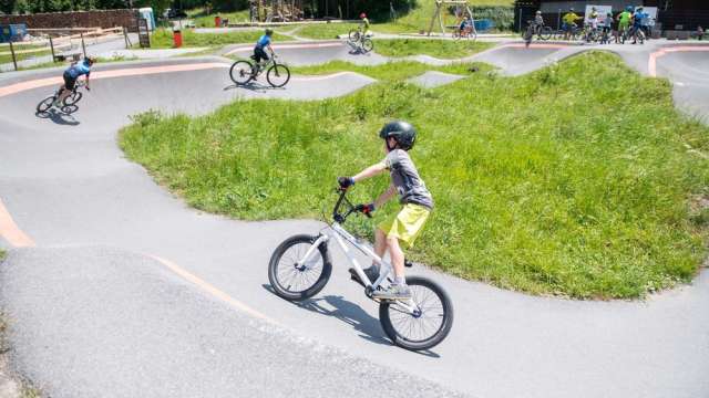 Pumptrack und Spielplatz Wydeli