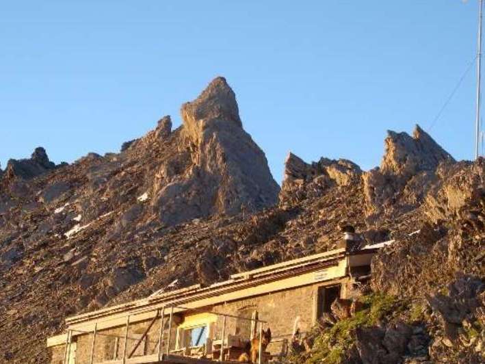 Bergbeiz Segnespass Mountain Lodge