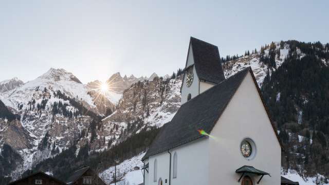 Neueröffnung Besucherzentrum Elm zeitgleich mit dem Sonnenereignis im Martinsloch